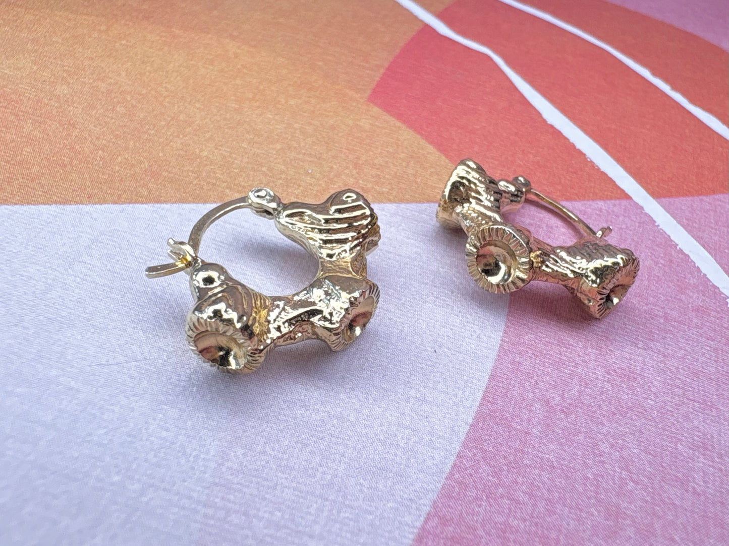 -C-U-R-V-I-L-I- Gold Earrings -